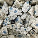 Azurit in Granit Cabochon gebohrt ca. 25-45mm
